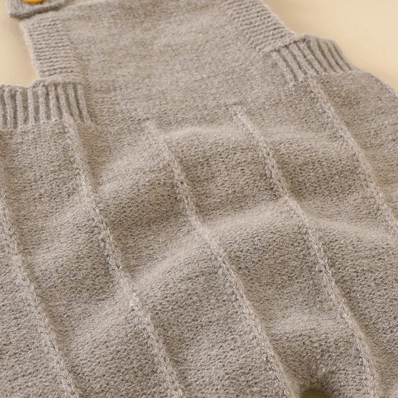 Sweetheart™ | Schattig gebreid baby tuinbroekje met mutsje