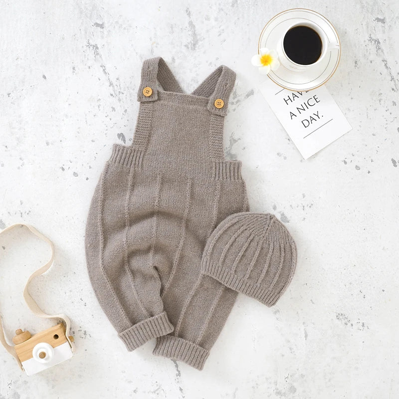 Sweetheart™ | Schattig gebreid baby tuinbroekje met mutsje
