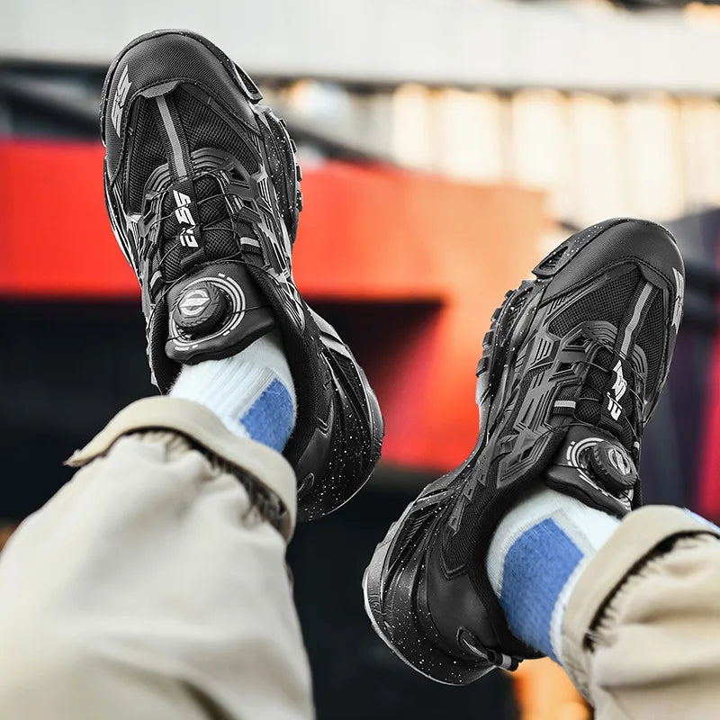 The Button™ Sneakers | Nooit meer losse veters, nooit meer veters strikken en vieze veters?